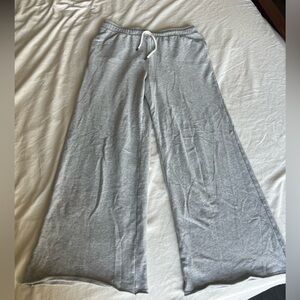 american eagle women’s gray sweatpants, size L